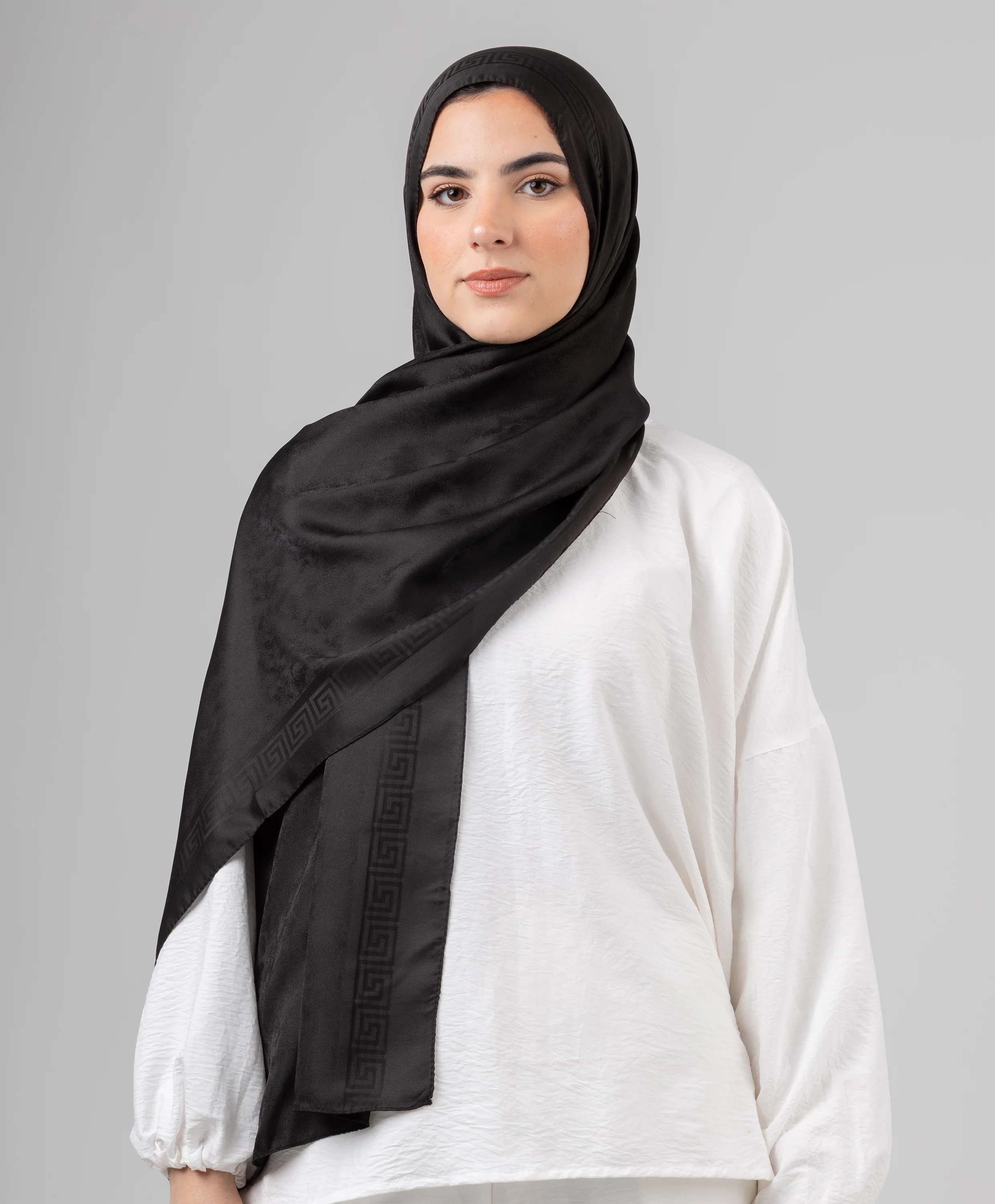 Majesty Jacquard Scarf - Image 9