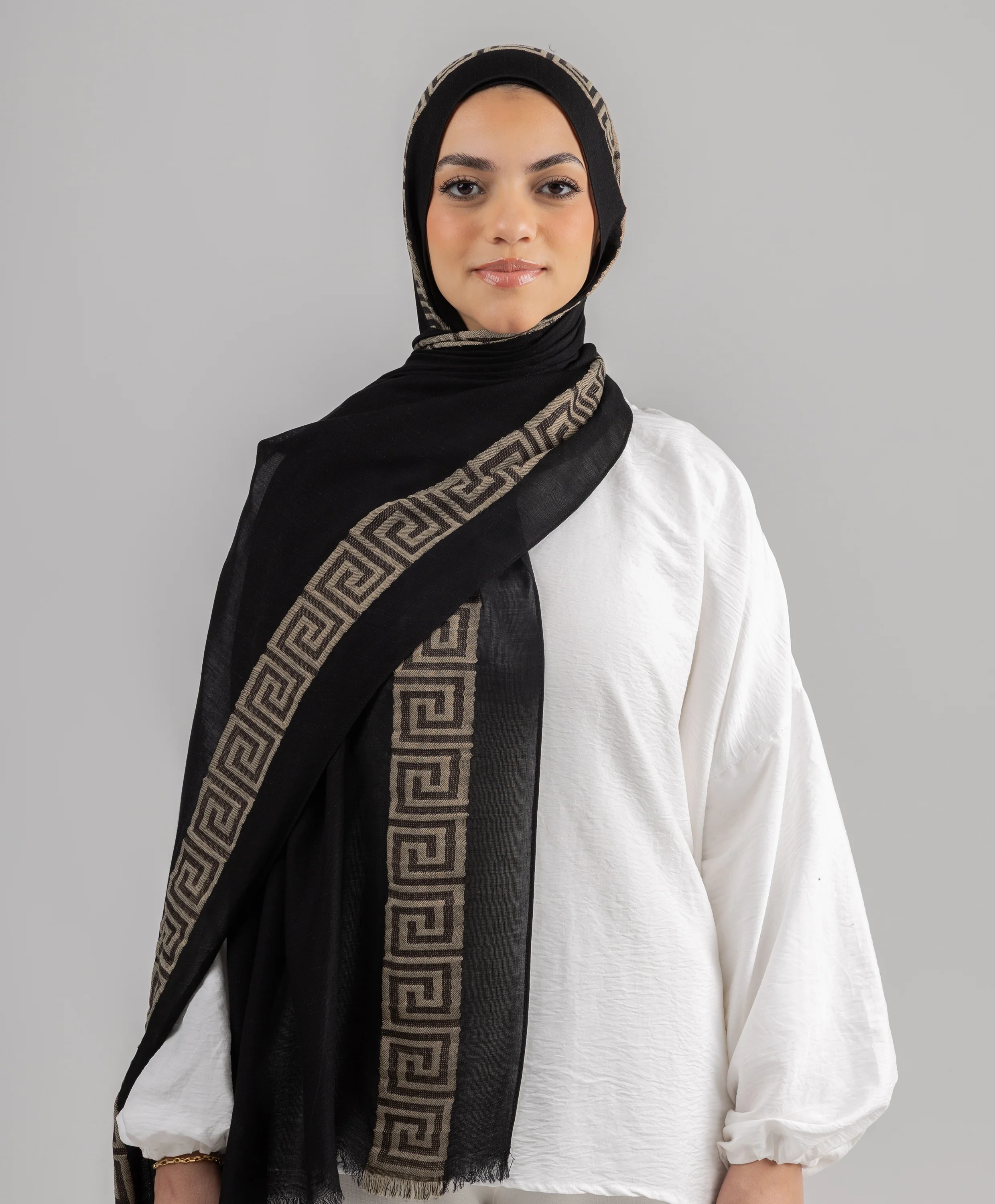 Meander Majesty Linen Scarf - Image 3