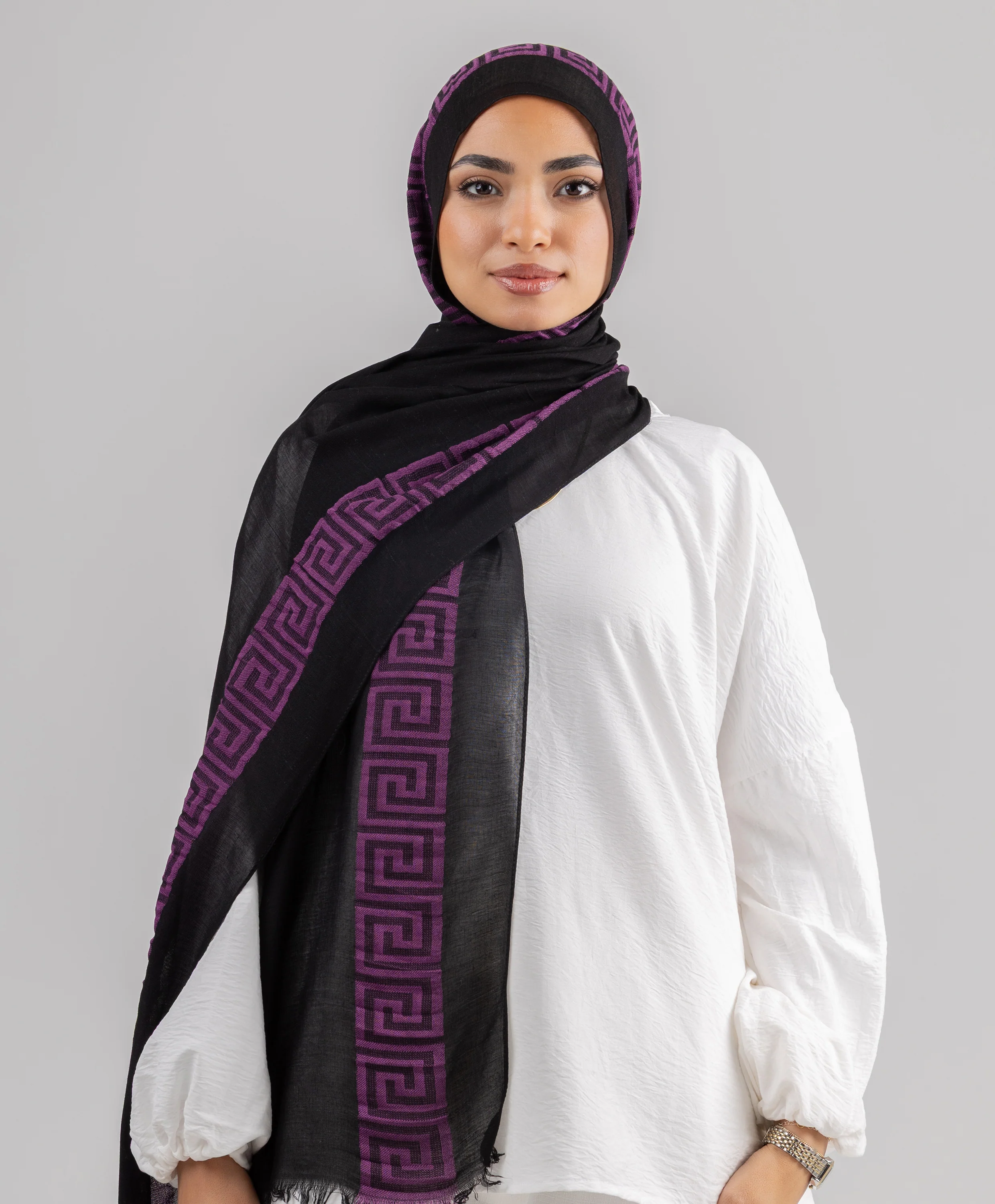 Meander Majesty Linen Scarf - Image 4