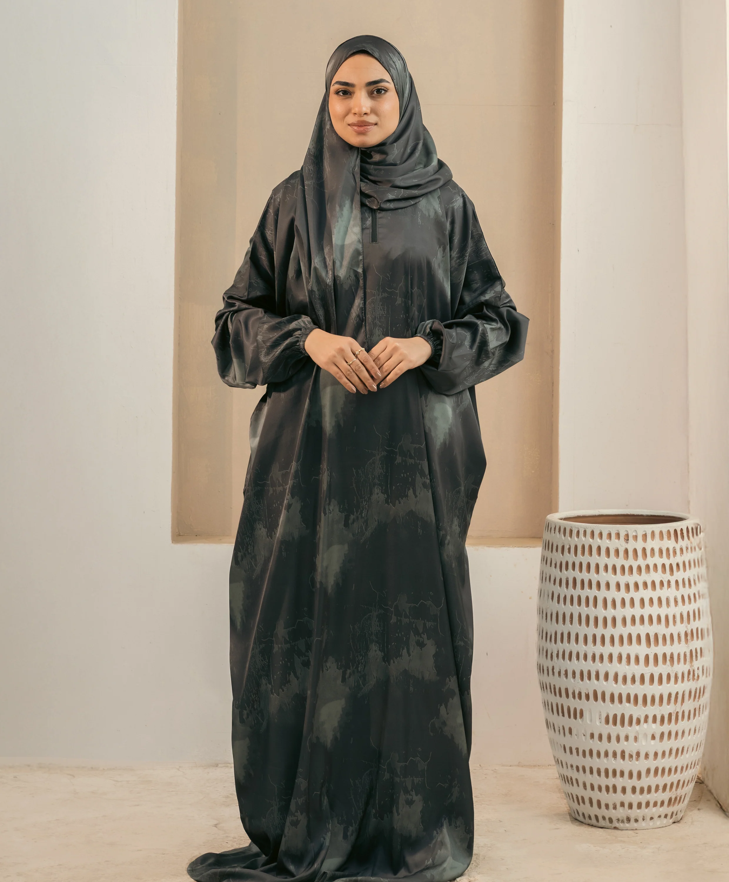 Smokey Satin Isdal