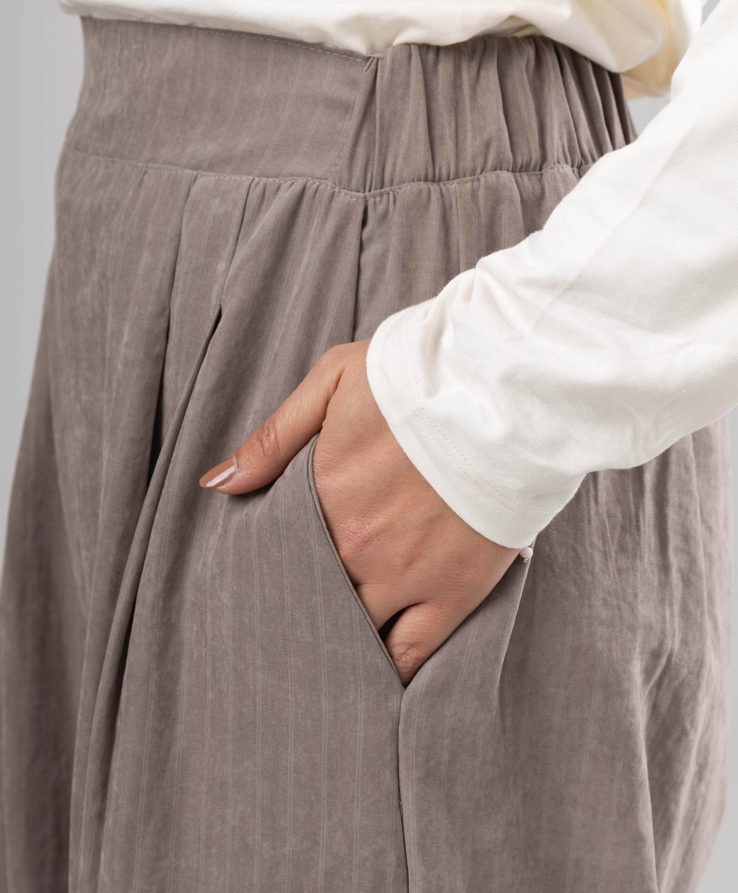 Throw-on Pants - Image 3